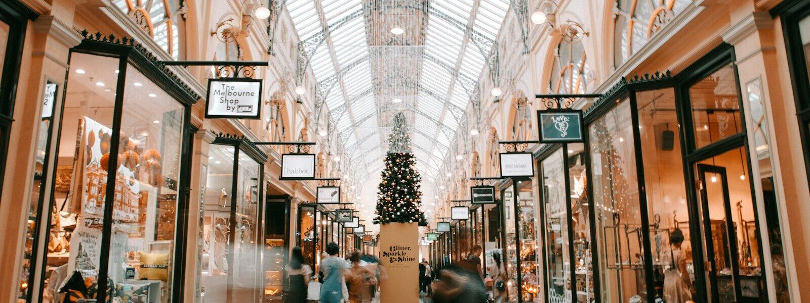 Dubai Budget Explorer with Dubai Mall Attractions