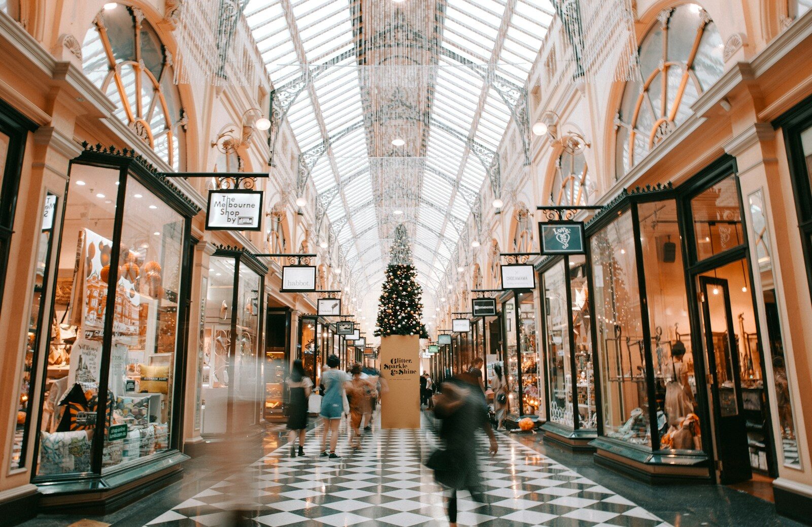 Dubai Budget Explorer with Dubai Mall Attractions